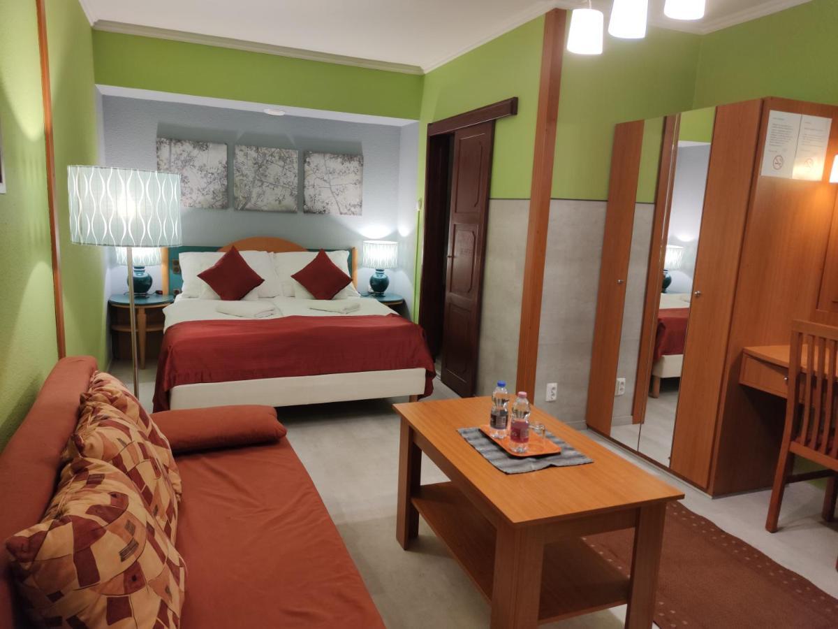 Hotel Oswaldo Budapest Esterno foto