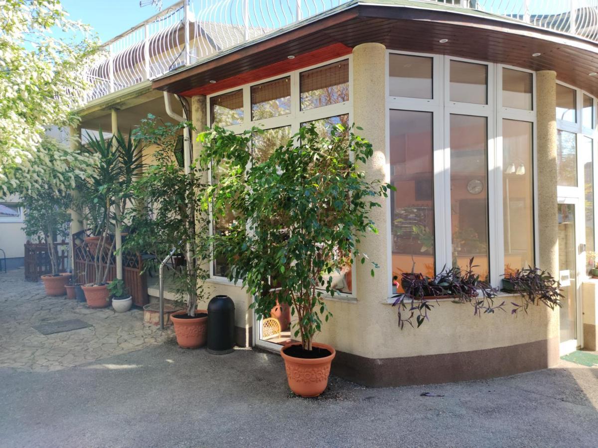 Hotel Oswaldo Budapest Esterno foto